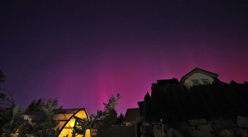 Eines meiner ersten Bilder vom Garten aus. Leider ist die Sicht auf die Polarlichter hier nicht wirklich optimal.