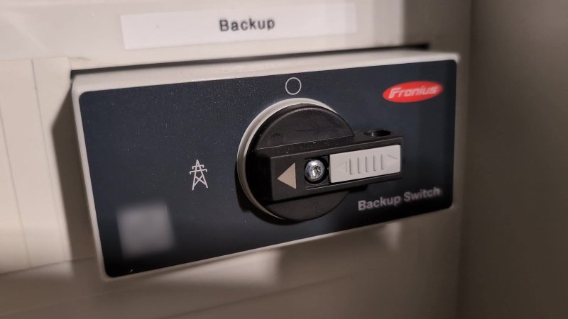 Der Notstrom-Umschalter hat seinen Platz im Zählerschrank gefunden. Der Notstrom-Umschalter hat seinen Platz im Zählerschrank gefunden.