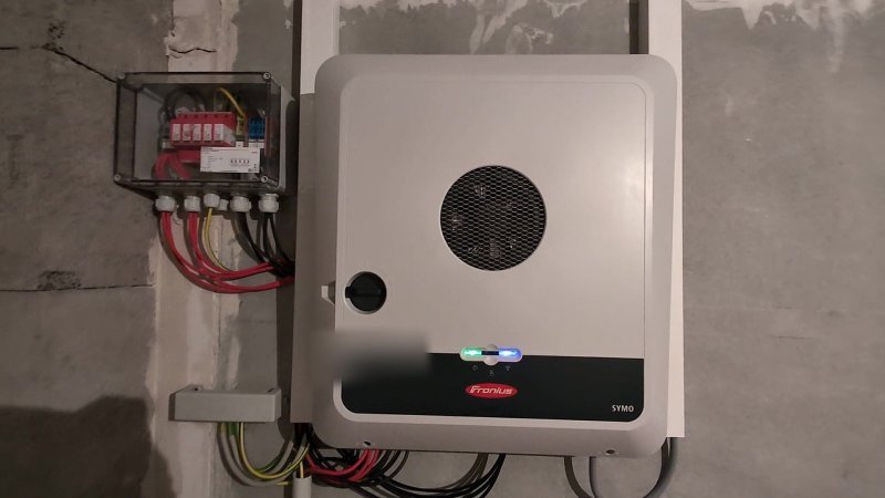 Herzstück der Anlage: der Fronius Wechselrichter. 