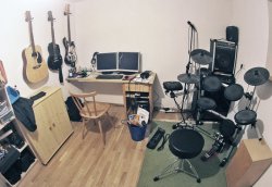 Instrumente, Studio, Computer und Büro - endlich alles vereint  