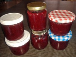 Sechs Gläser Mischmasch-Marmelade sind daraus geworden. Aber lecker! 