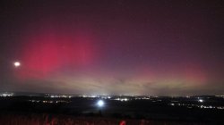 Polarlichter (11.05.2024) über der Region von einem erhöhten Standpunkt aus.